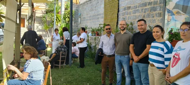 I partecipanti accanto agli spazi dedicati al telaio.